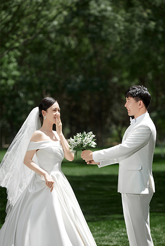 草坪婚纱照