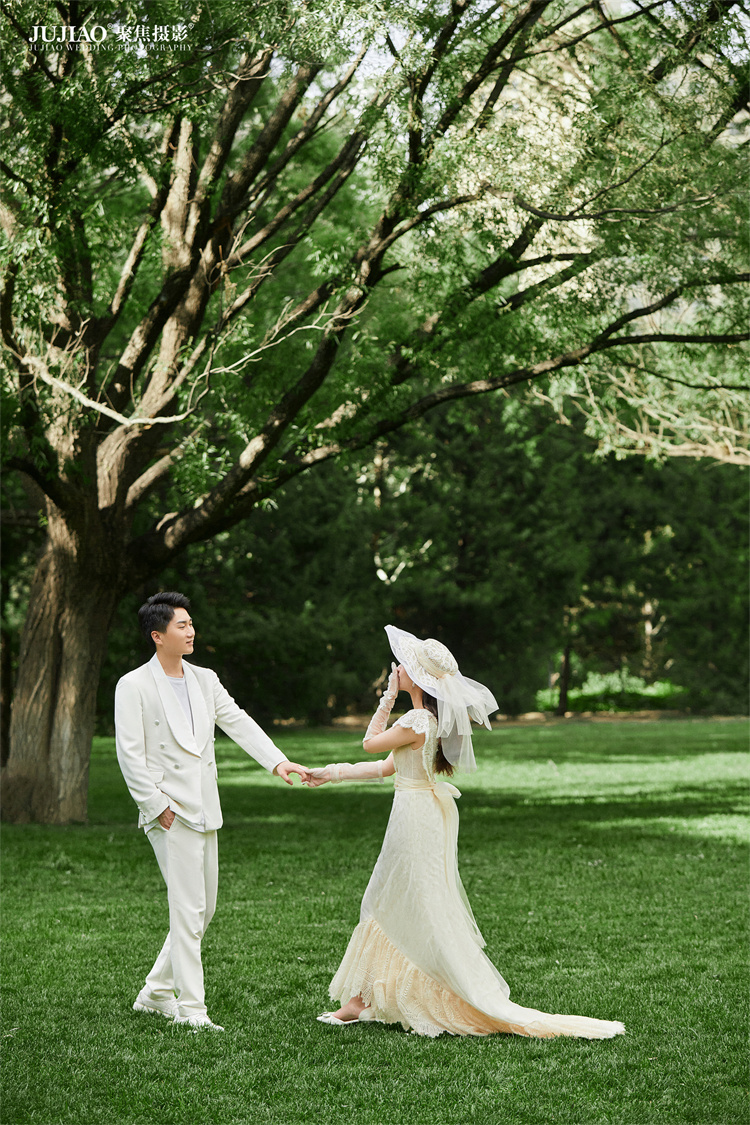 草坪婚纱照