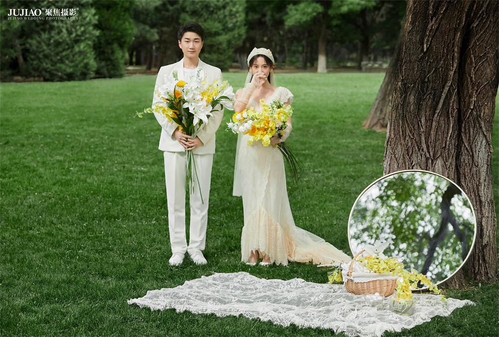 草坪婚纱照