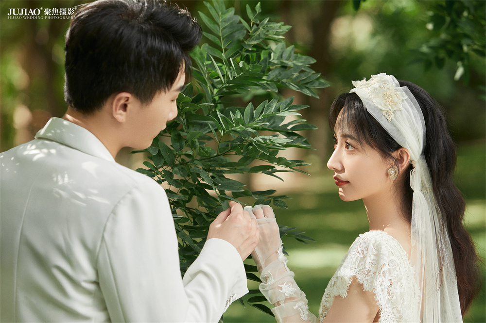 草坪婚纱照