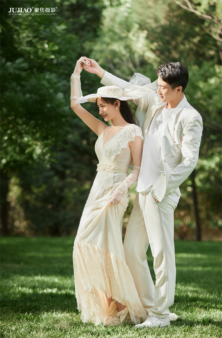 草坪婚纱照