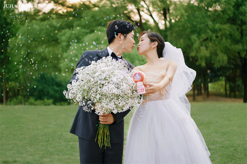草坪婚纱照
