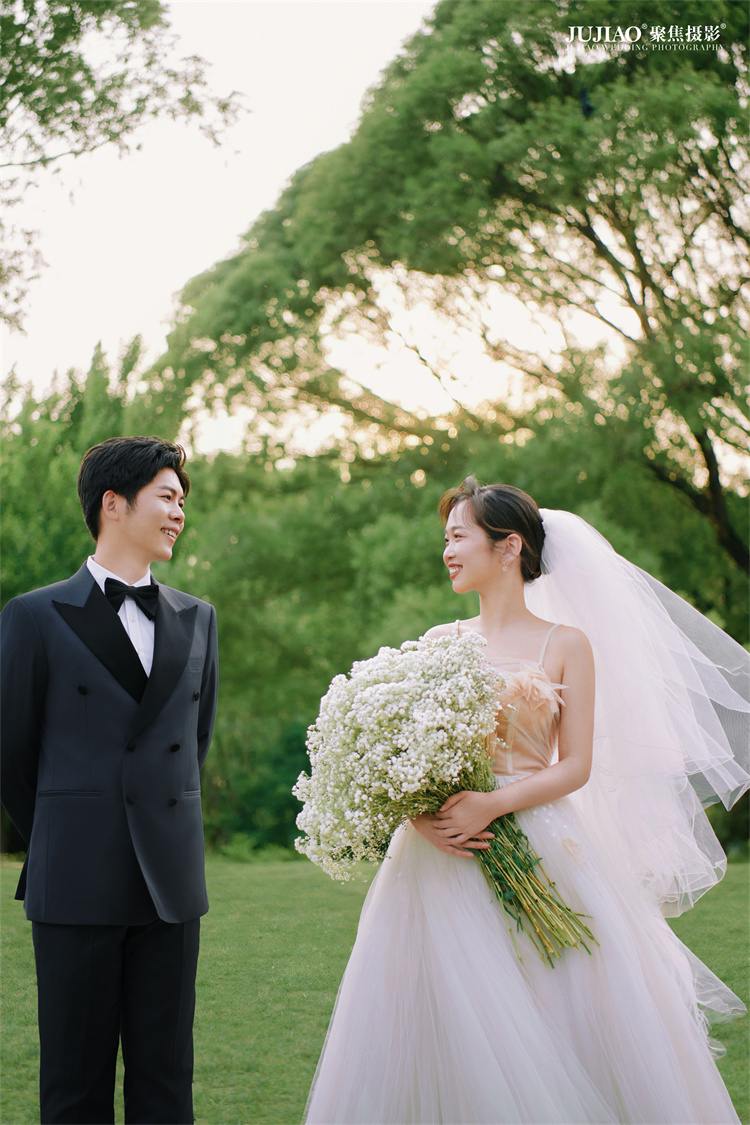 草坪婚纱照