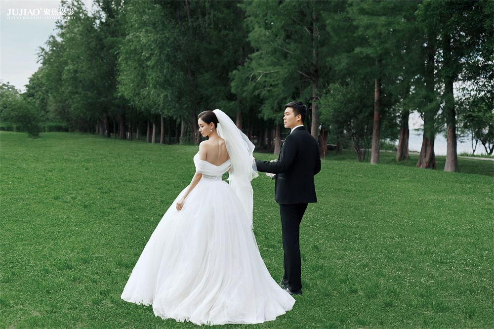 草坪婚纱照