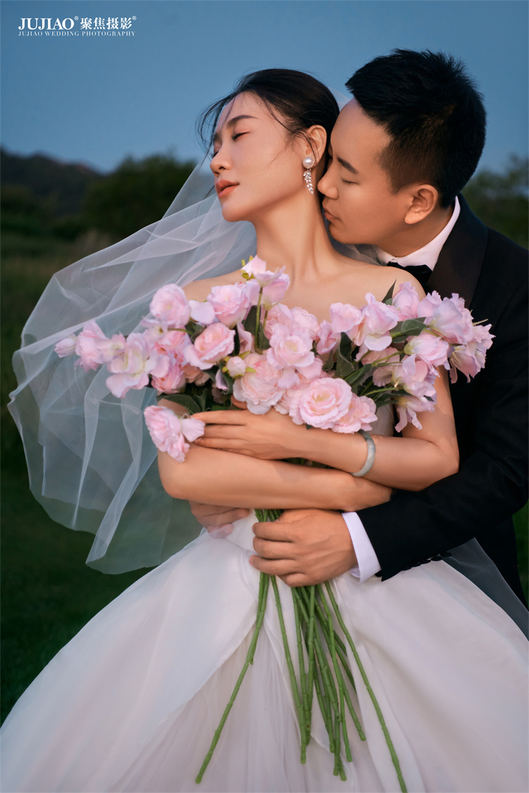 草坪婚纱照