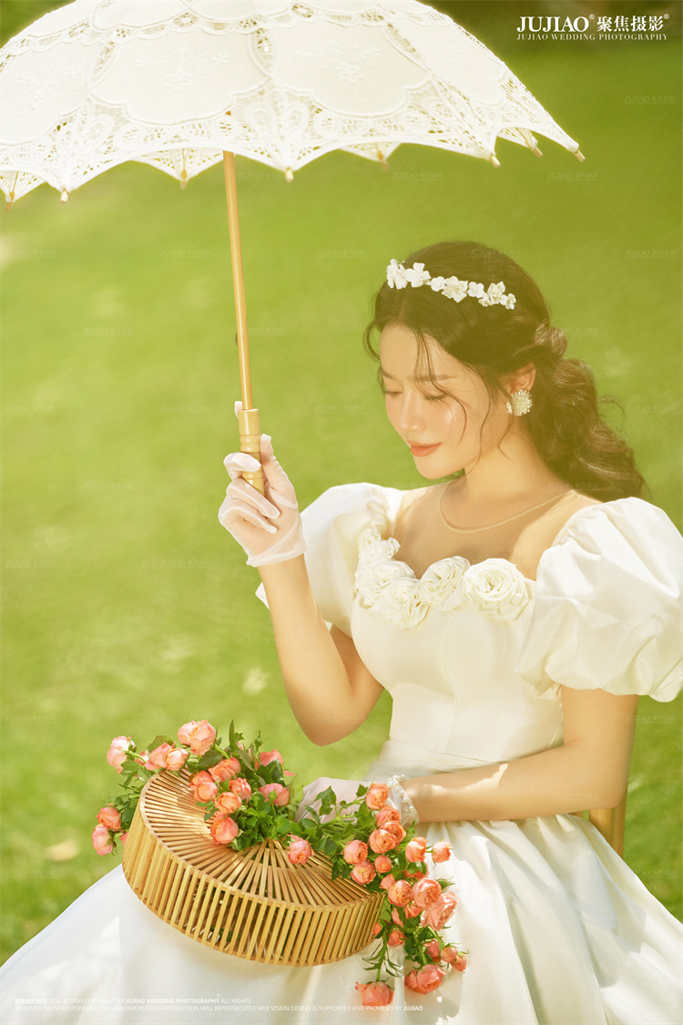 草坪婚纱照