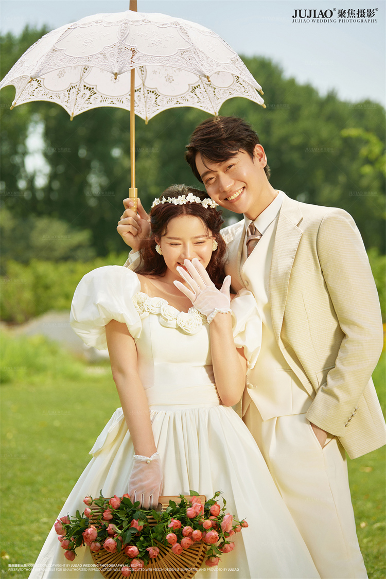 草坪婚纱照