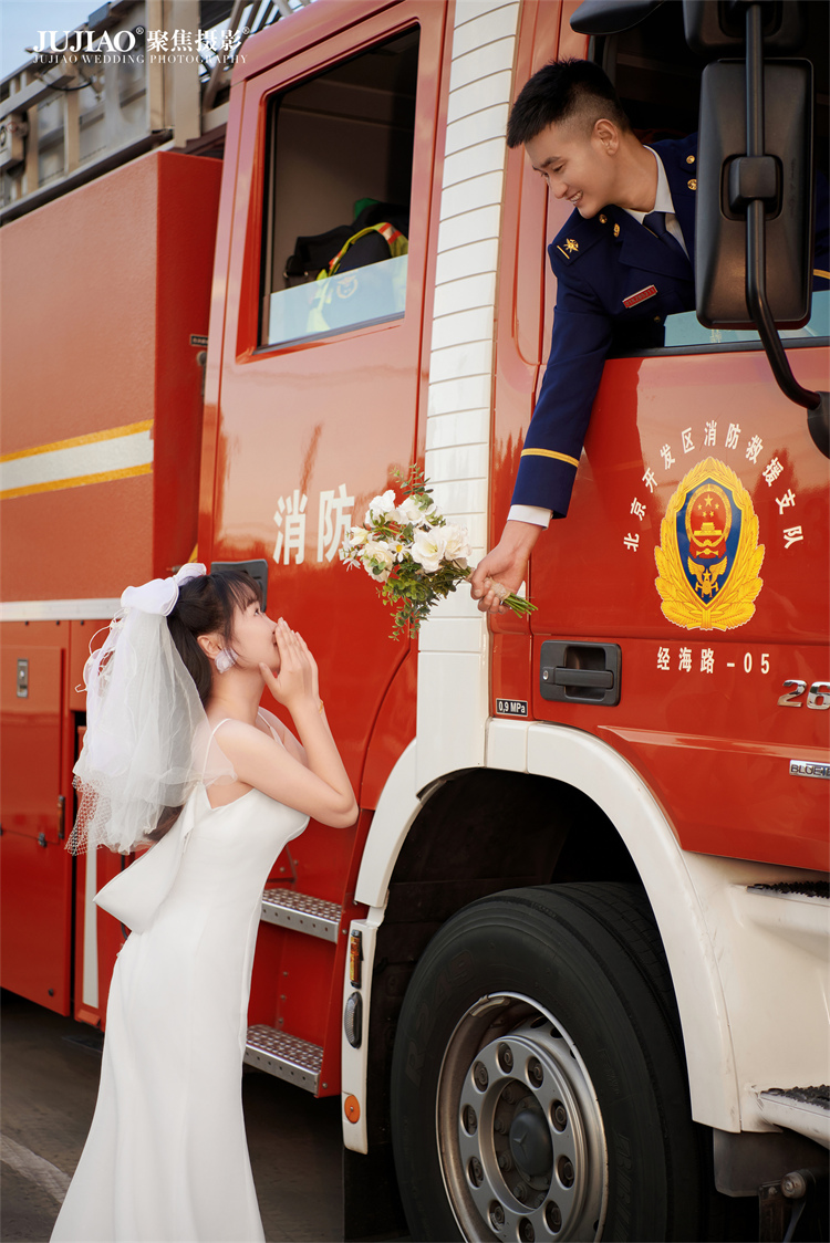 消防员婚纱照
