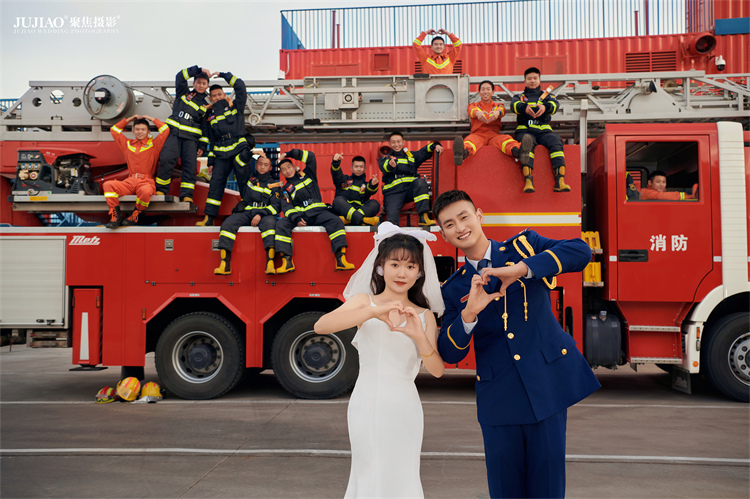 消防员婚纱照