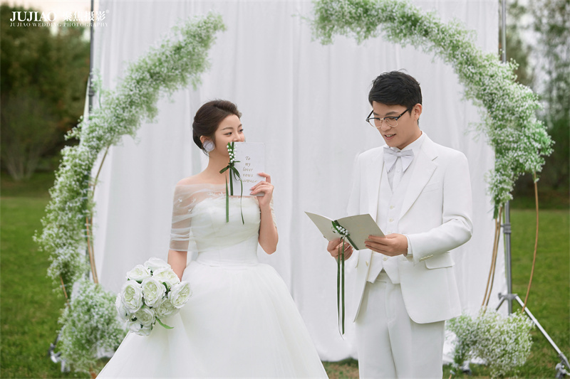 爱丽丝花海婚纱照