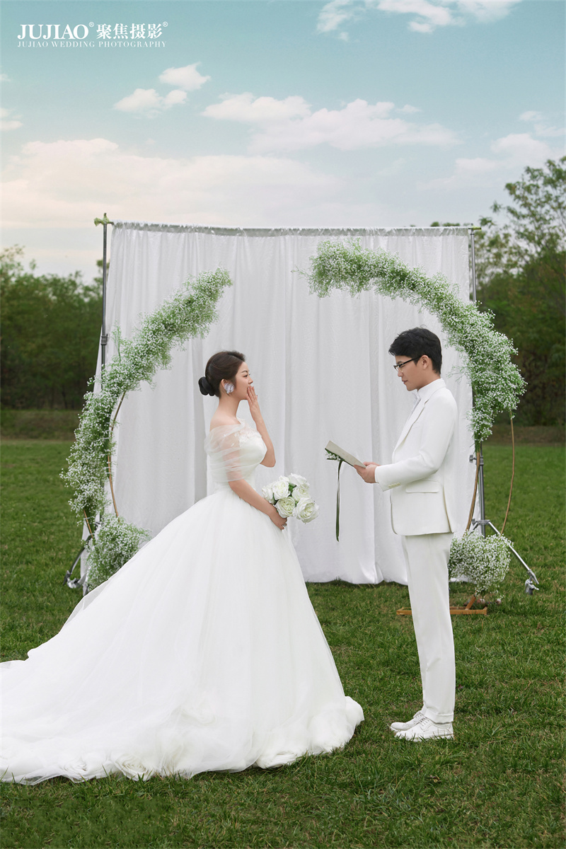 爱丽丝花海婚纱照