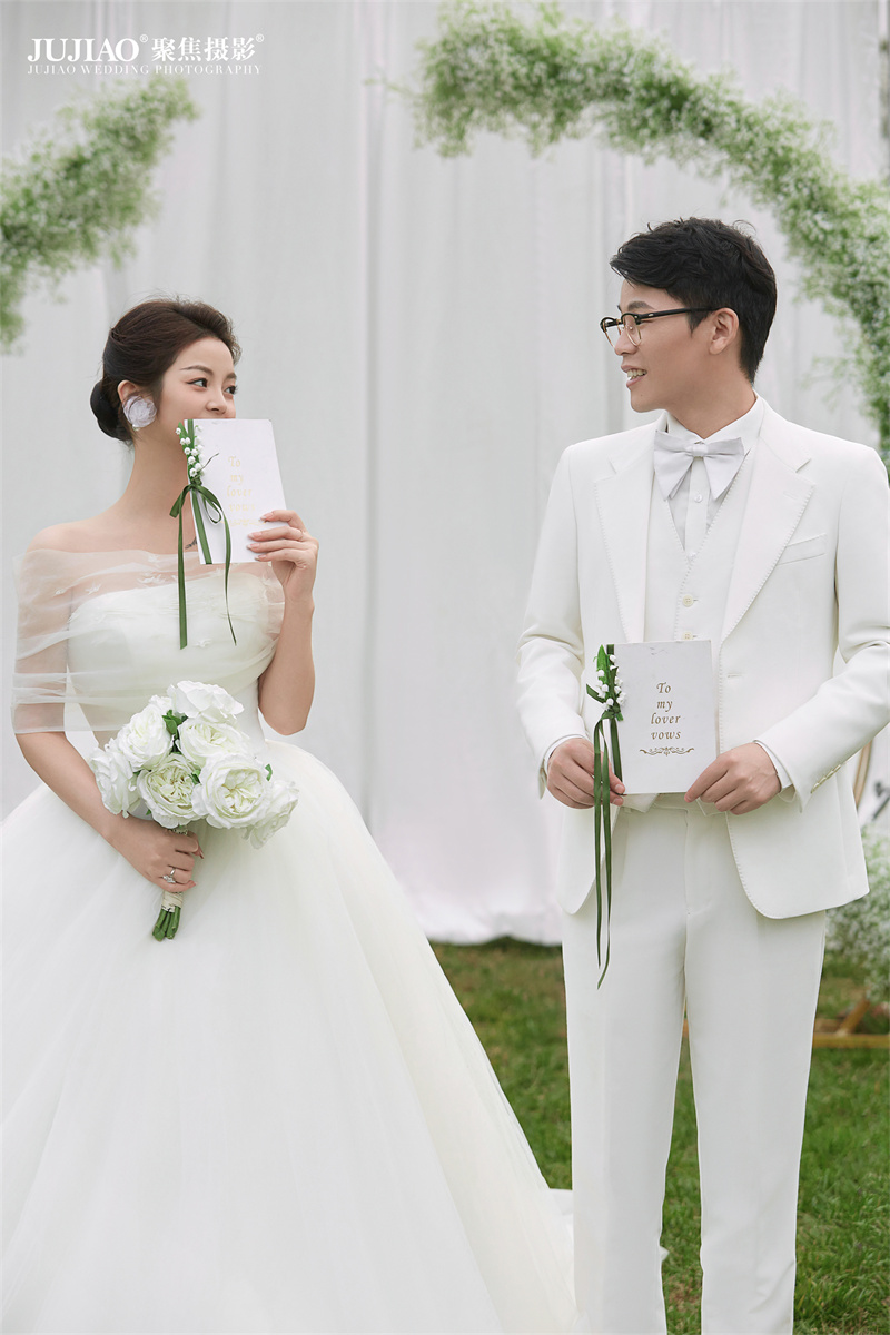爱丽丝花海婚纱照