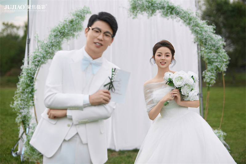 爱丽丝花海婚纱照