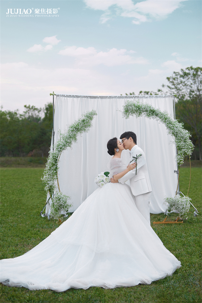 爱丽丝花海婚纱照