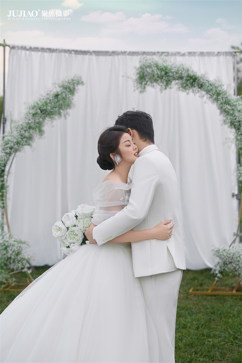 爱丽丝花海婚纱照