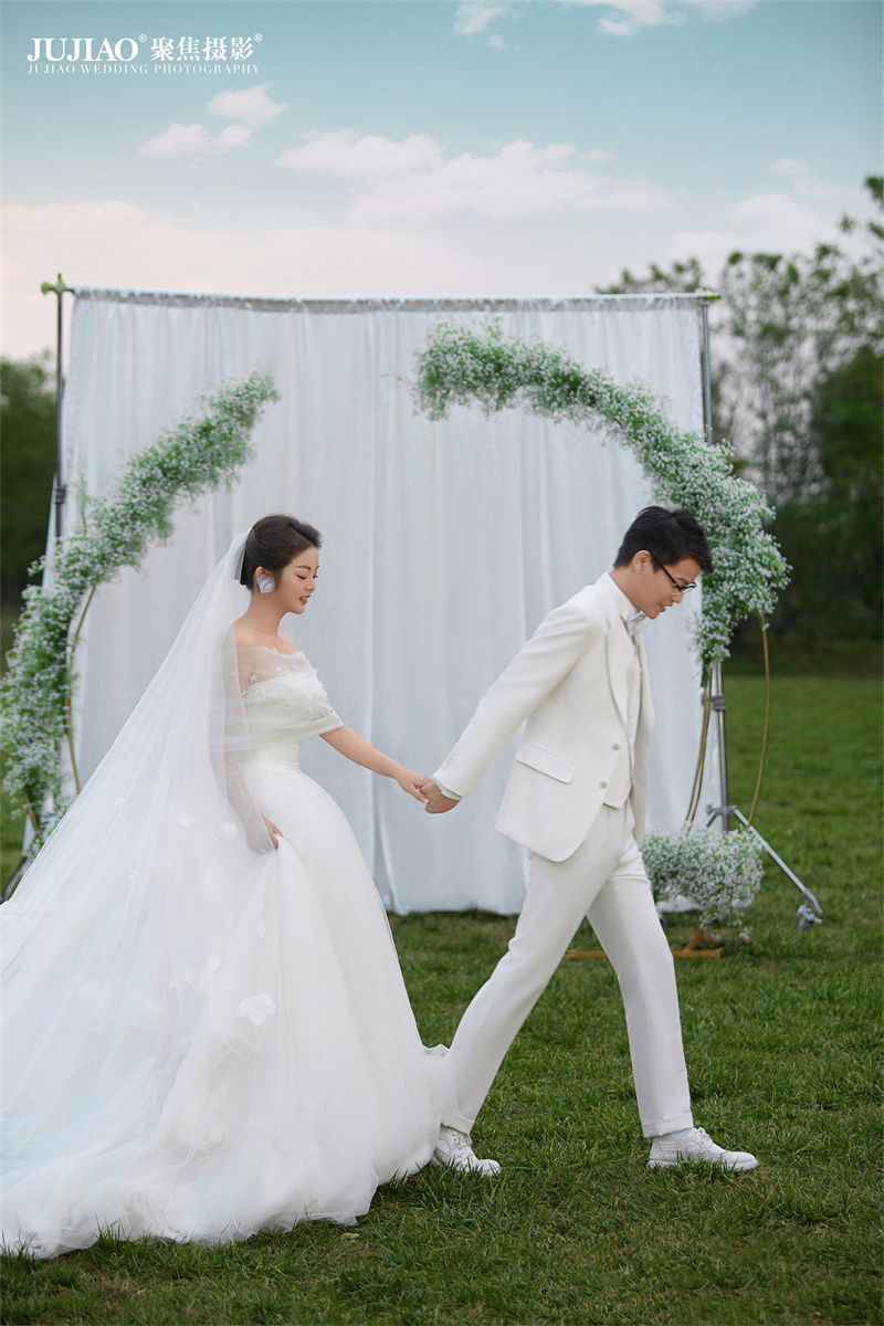 爱丽丝花海婚纱照