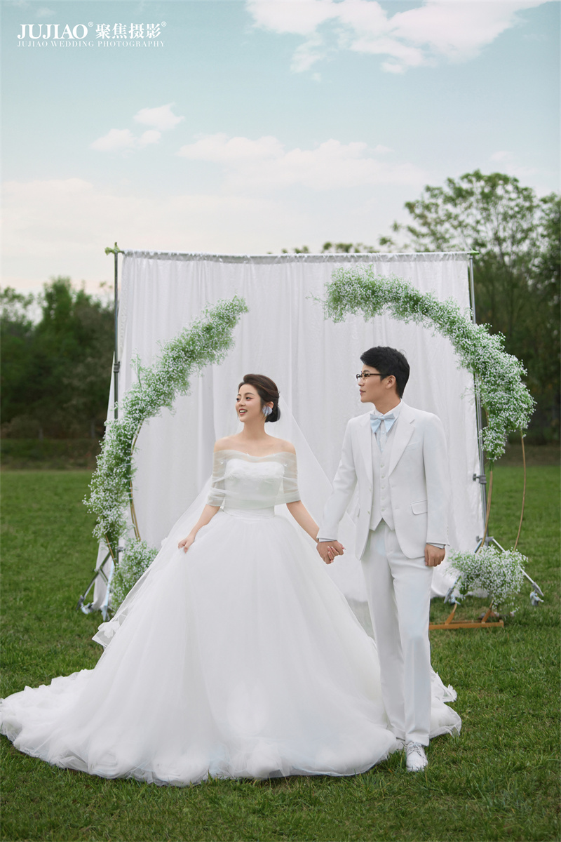 爱丽丝花海婚纱照