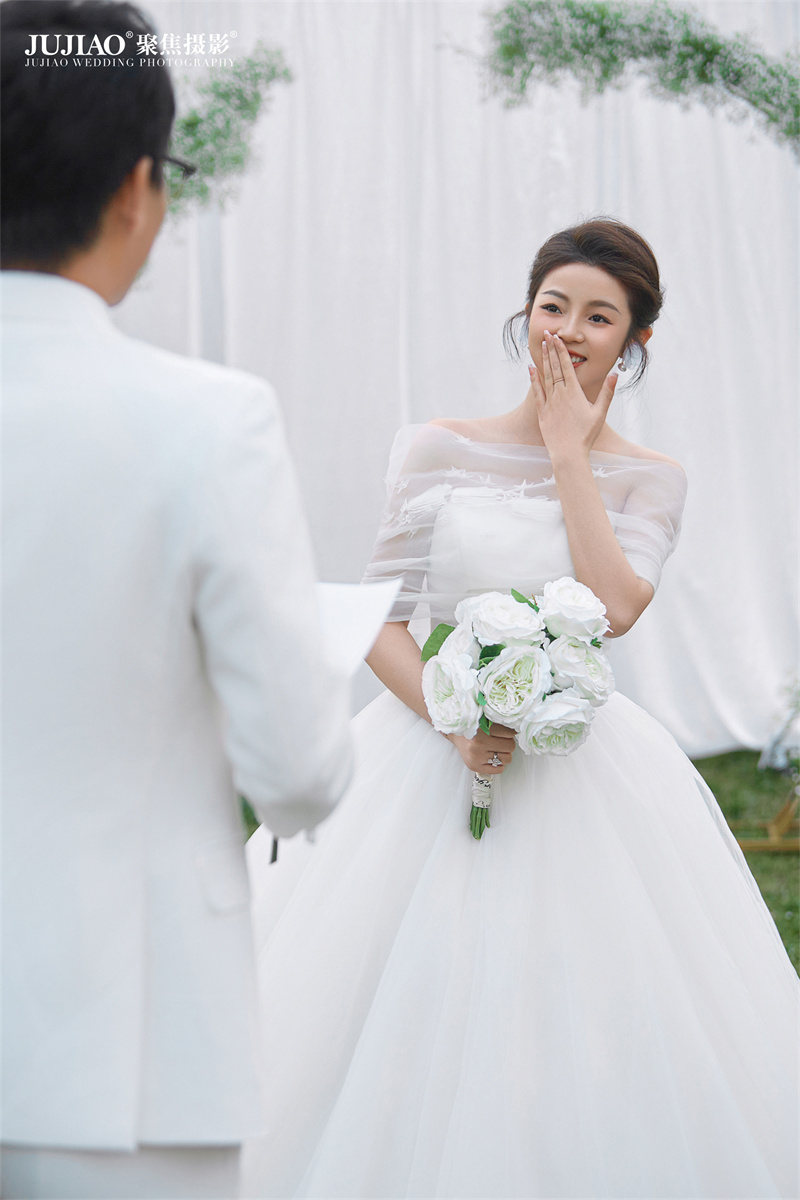 爱丽丝花海婚纱照